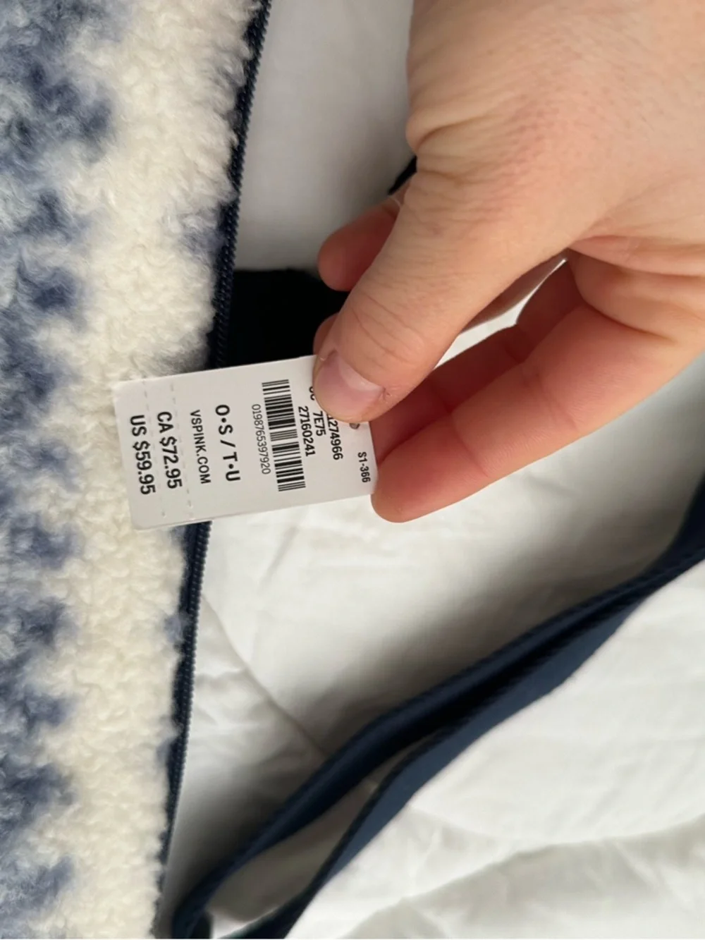 Victoria secret PINK Sherpa duffle - Picture 3 of 3